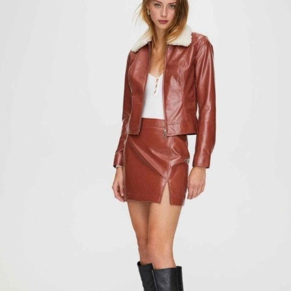 SOLD Aritzia Wilfred Tempest Cropped Vinyl Jacket with Shearling Collar - Picture 2 of 8